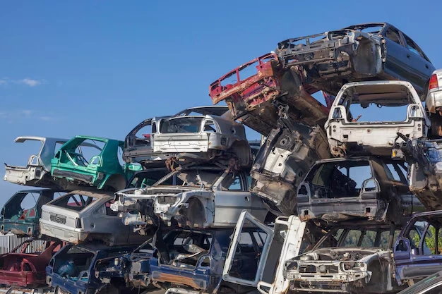 abandoned-cars-junkyard-against-sky_1048944-6431264